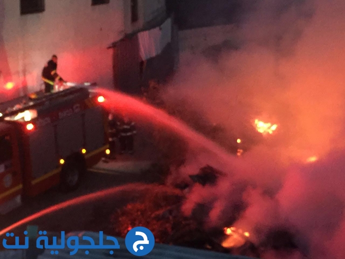 اندلاع حريق هائل في اللد بالقرب من المنازل في احد الاحياء العربية